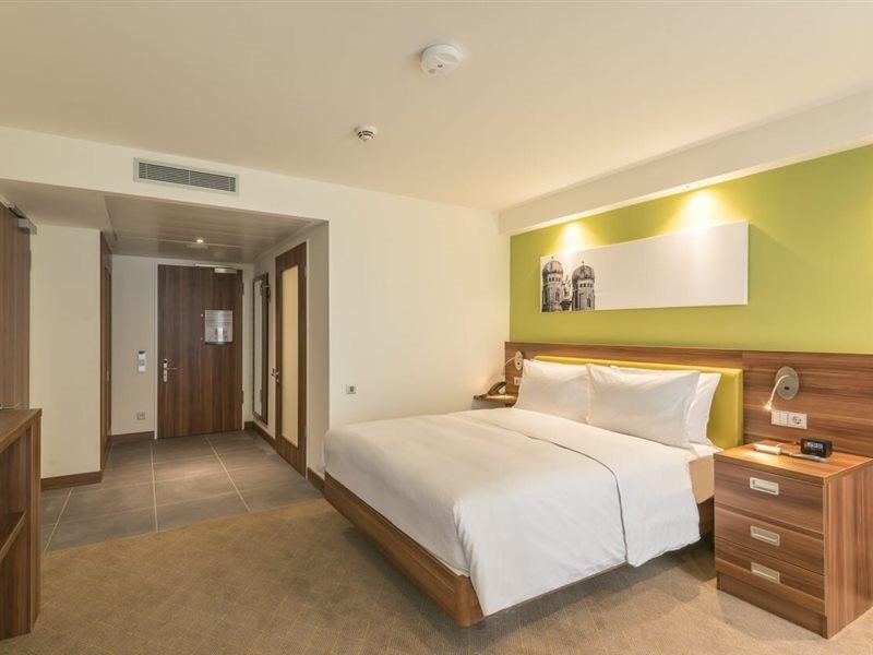 Hampton By Hilton Stuttgart City Centre Exterior photo