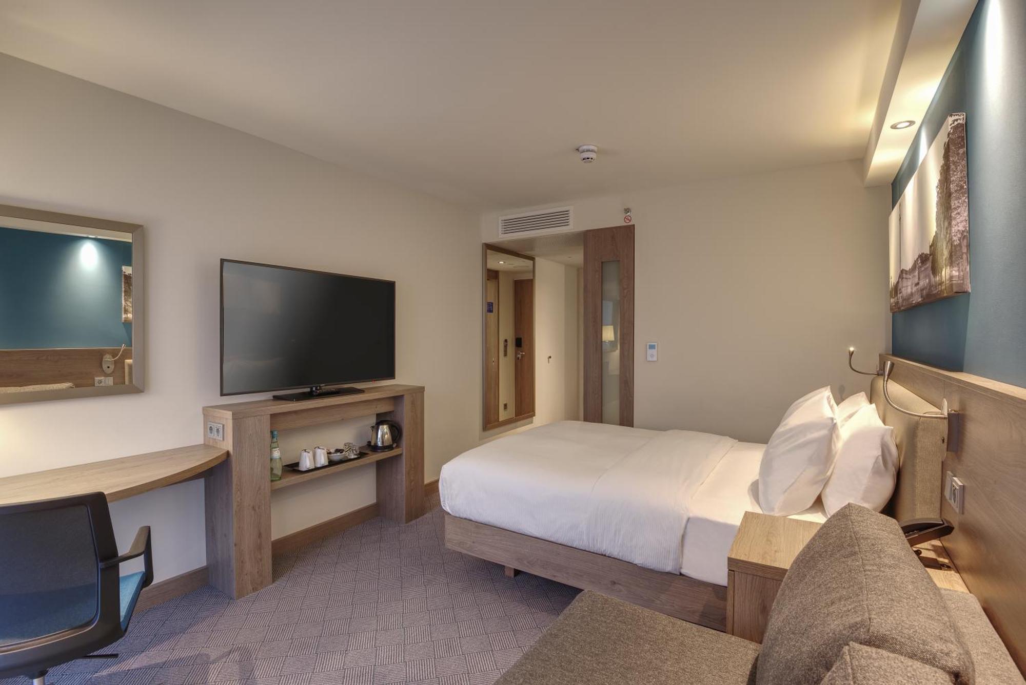 Hampton By Hilton Stuttgart City Centre Exterior photo