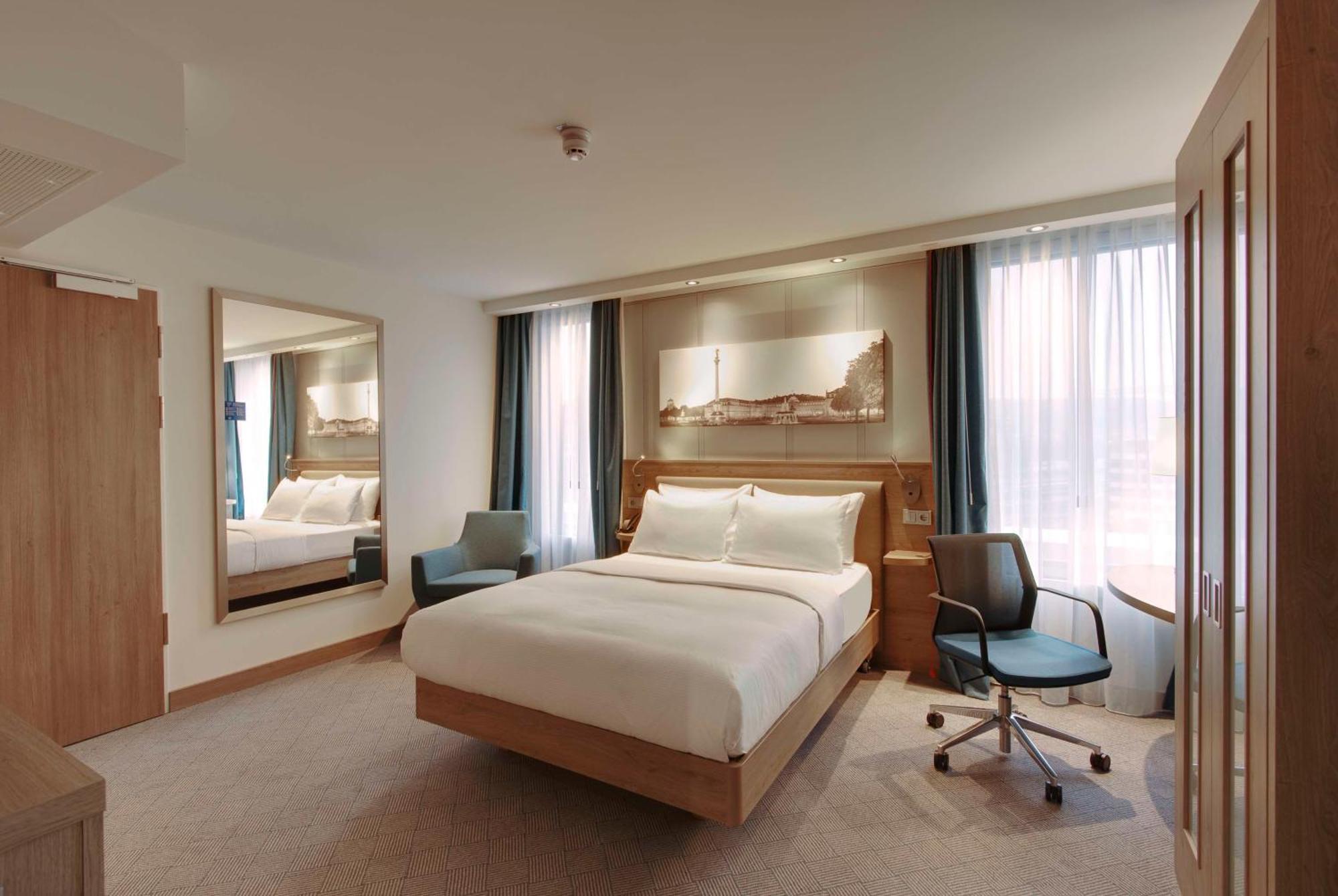 Hampton By Hilton Stuttgart City Centre Exterior photo