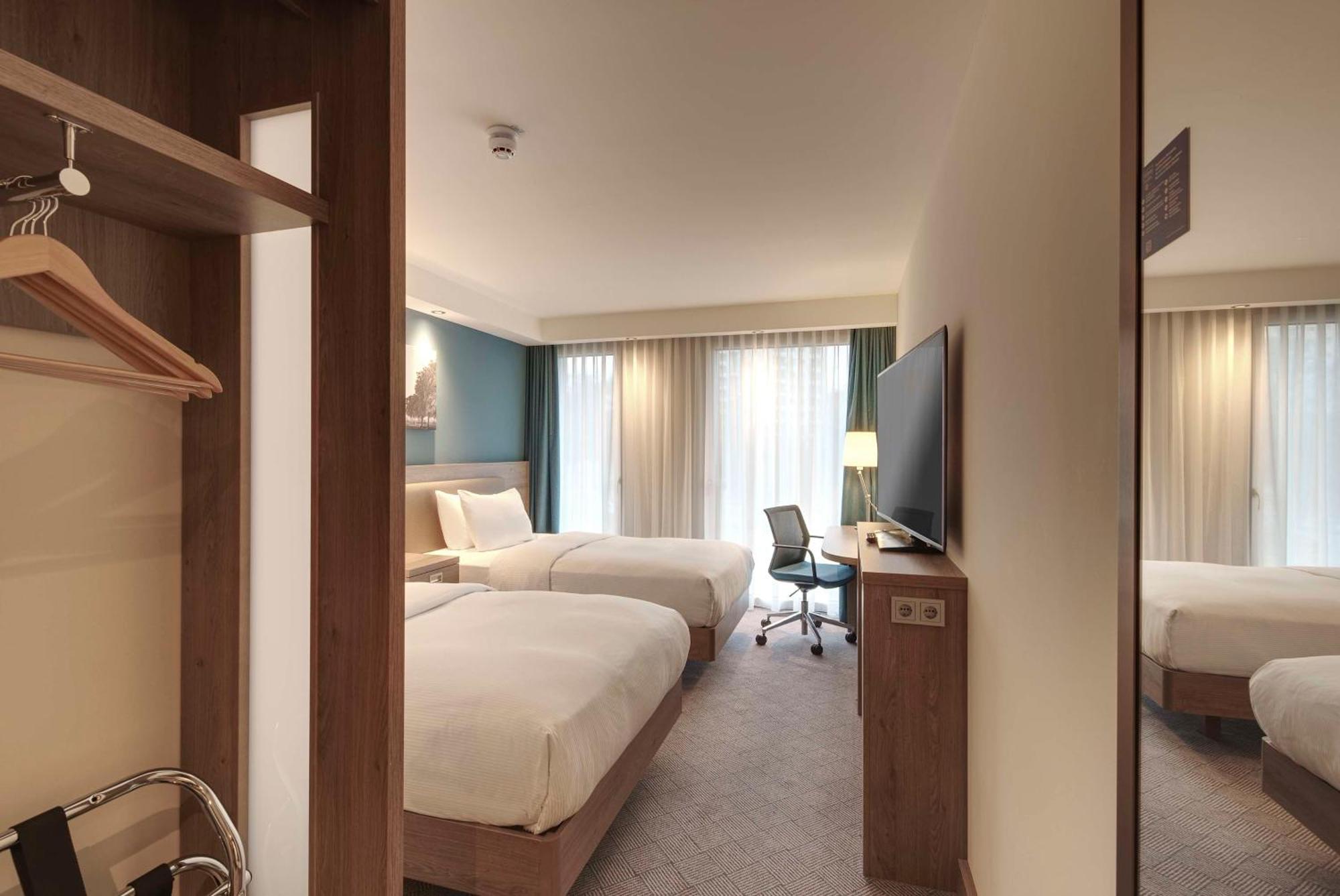 Hampton By Hilton Stuttgart City Centre Exterior photo