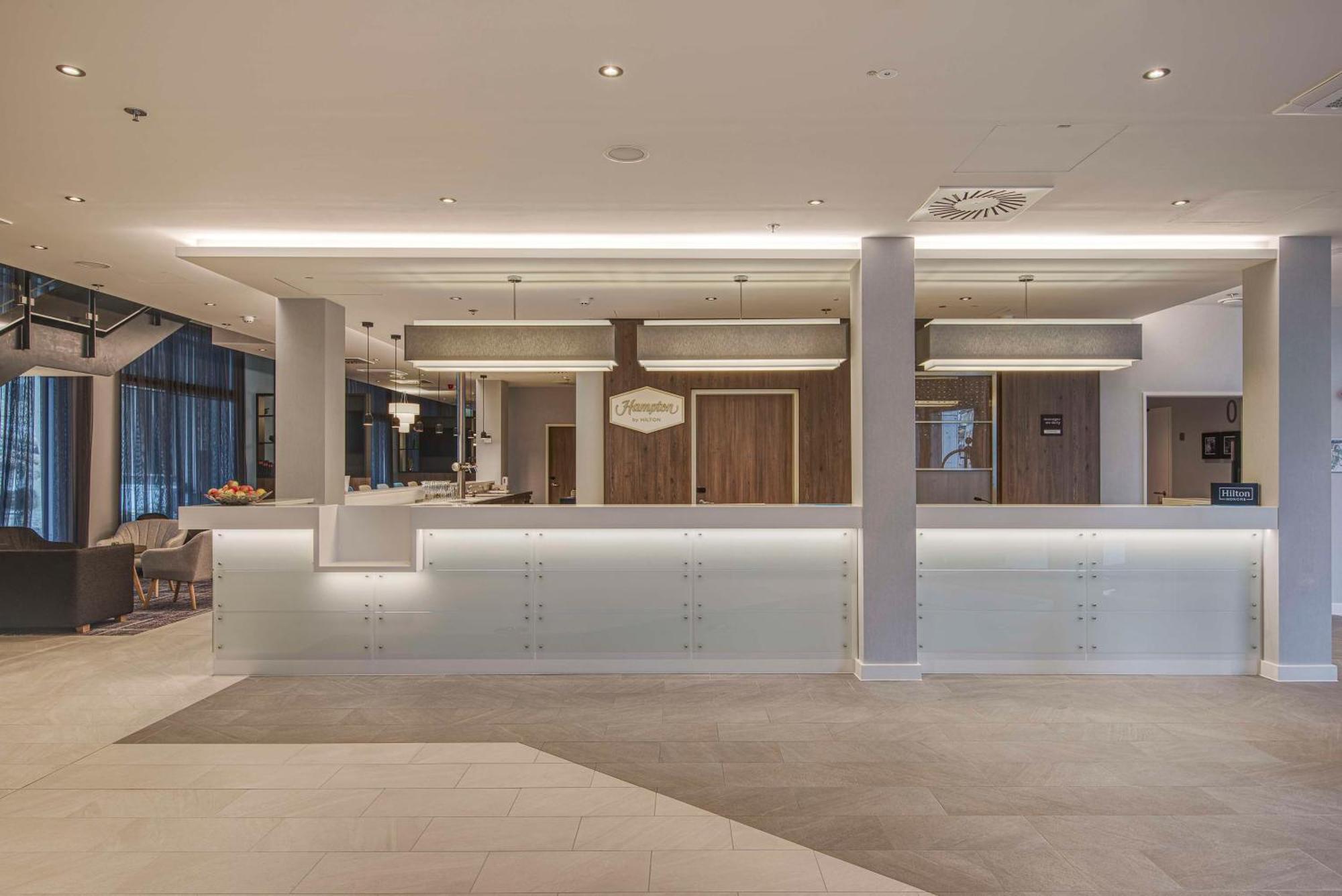 Hampton By Hilton Stuttgart City Centre Exterior photo